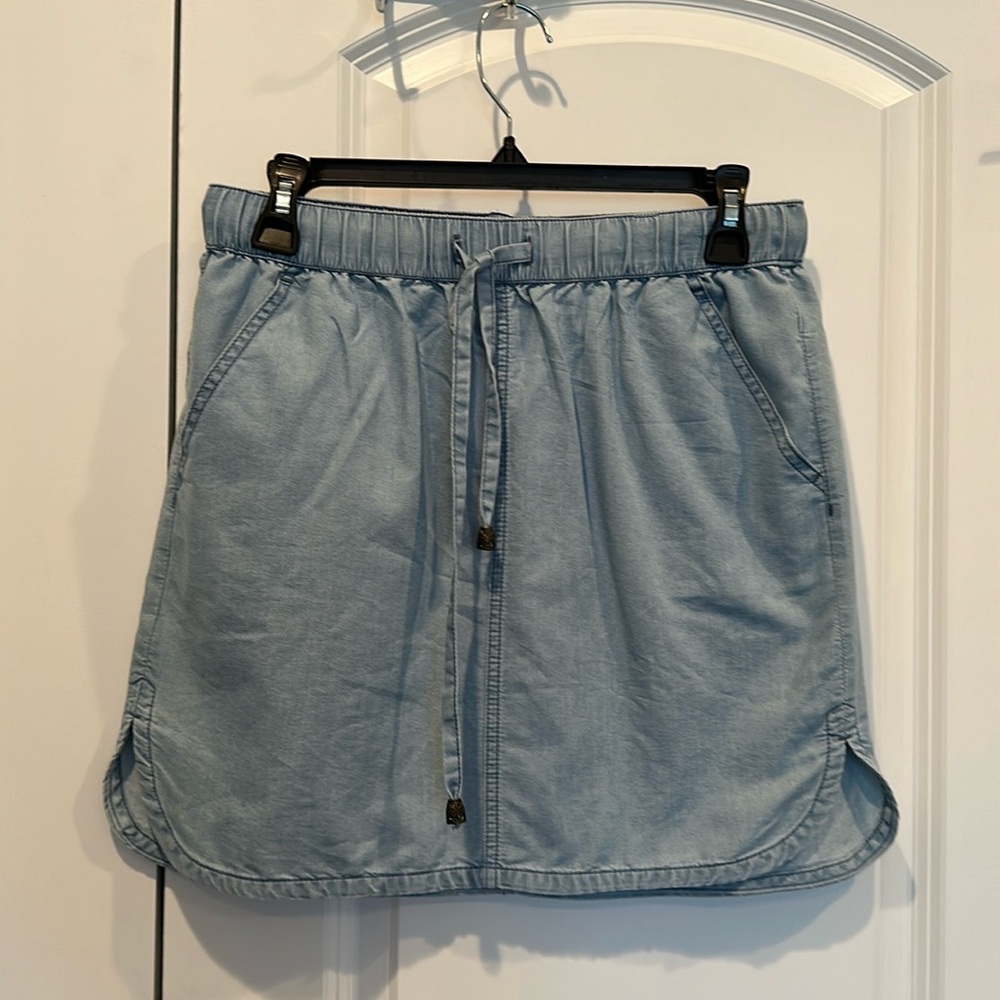 Like New Soft Chambray Dolphin Hem Skirt